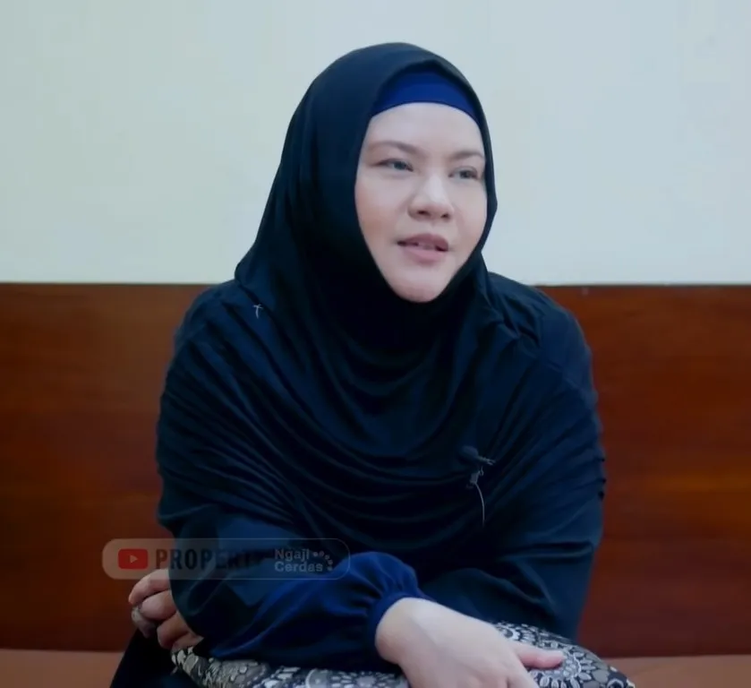 Potret Terbaru Penyanyi Tere yang Memutuskan Mualaf (Credit: Youtube/Ngaji Cerdas)