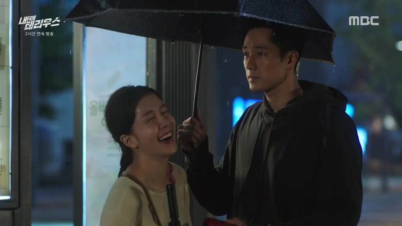 So Ji Sub dan Jung In Sun di drama Terius Behind Me © MBC
