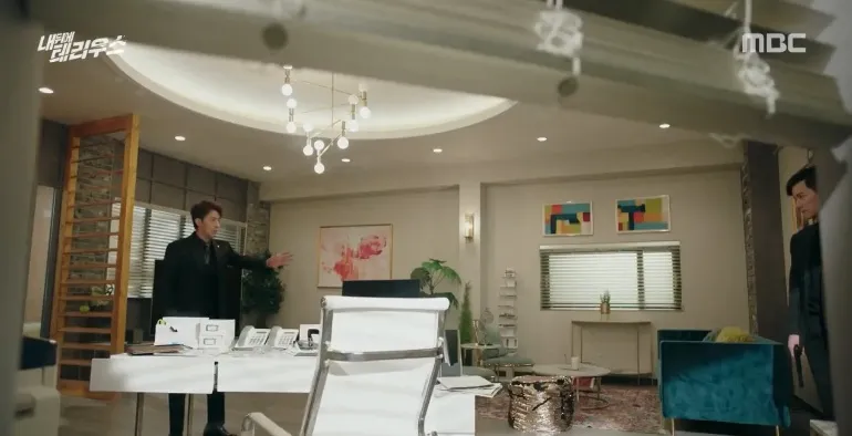 TERIUS BEHIND ME ©MBC