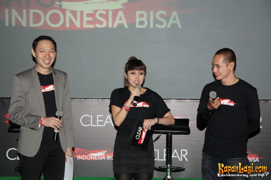 Terry Putri dalam gerakan Ayo! Indonesia Bisa bersama Kurniawan Dwi Yulianto ©KapanLagi.com/Acat