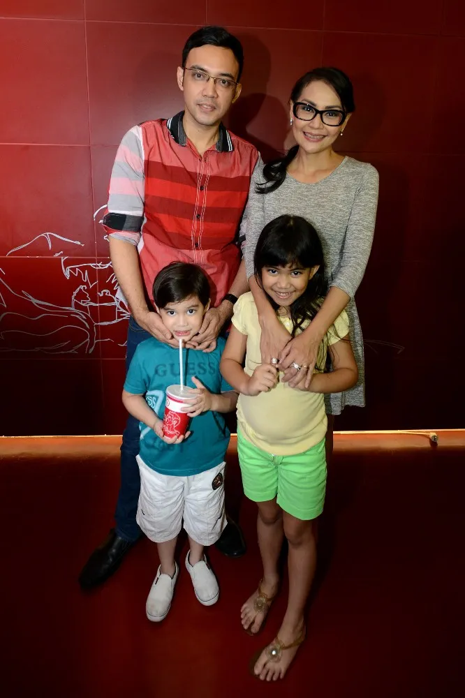 Sandy dan Tessa berusaha mempertahankan hubungan mereka © KapanLagi.com®