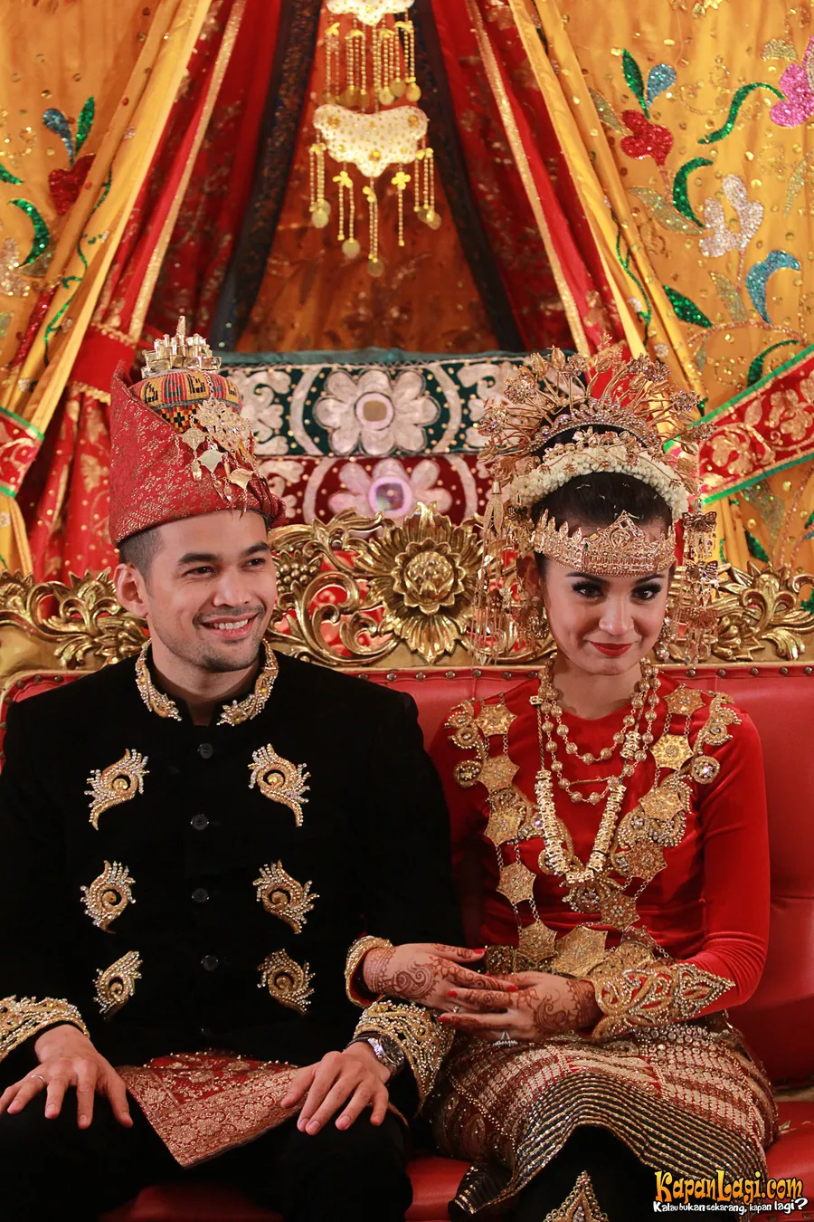 Mark Sungkar dan Fanny Bauty hanya bisa memberikan wejangan untuk anaknya.