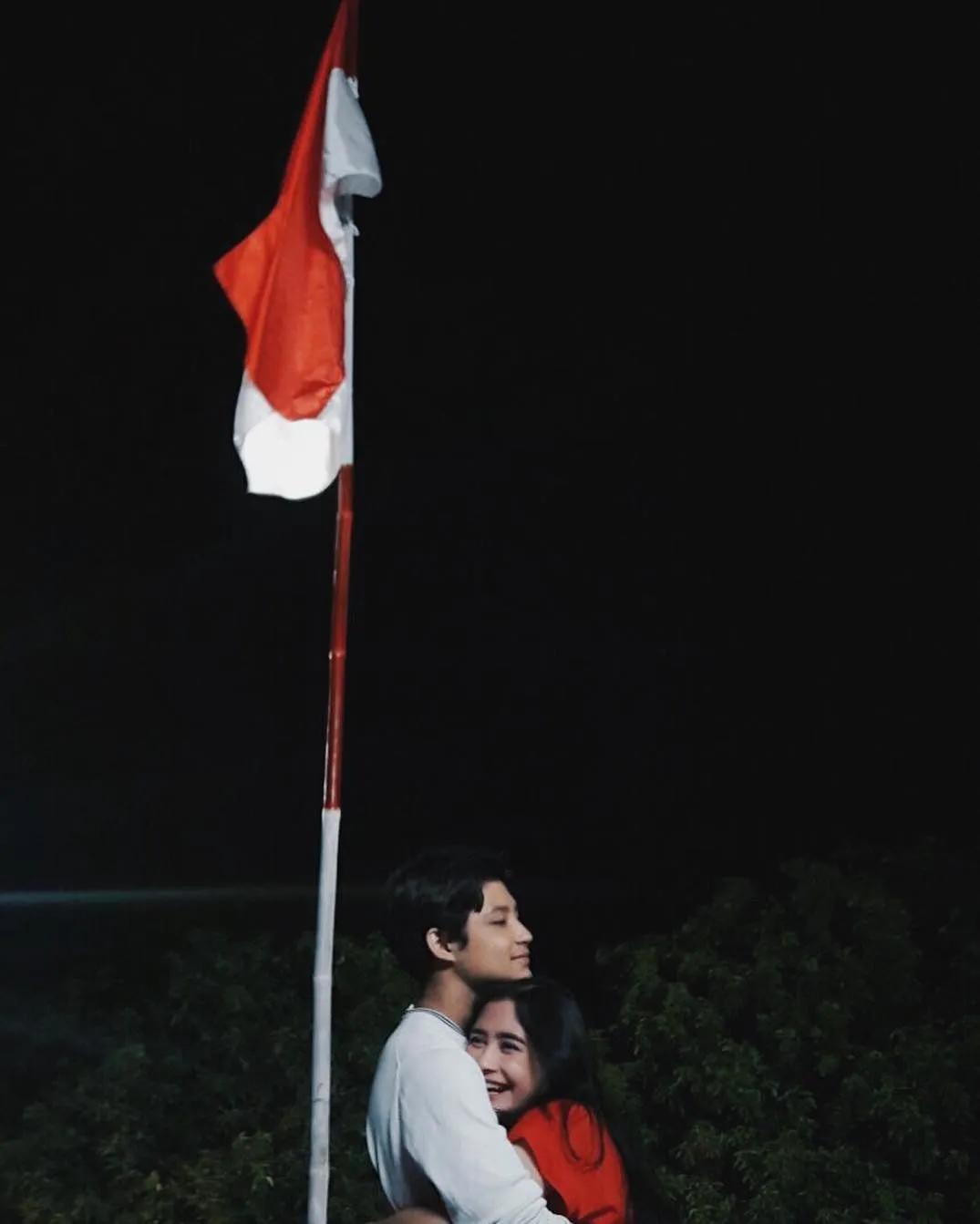 Rassya peluk mesra Prilly © Instagram/teukurassya