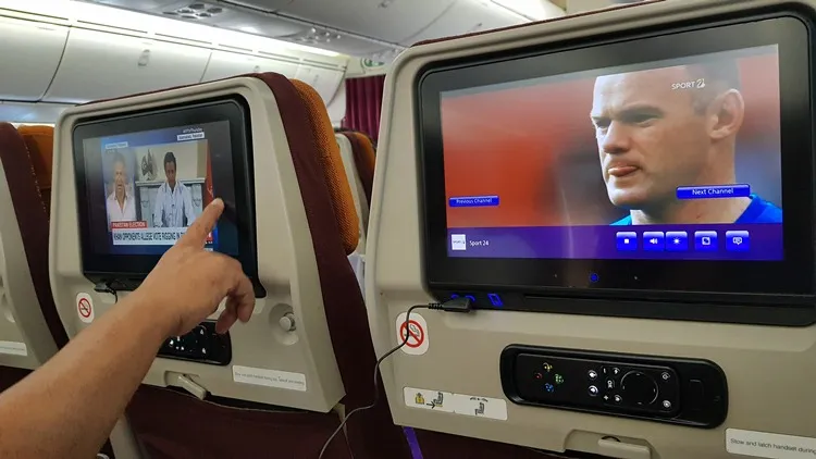 Live TV on Board di penerbangan Bangkok - Jakarta, Minggu (29/7) ©kapanlagi.com/boo