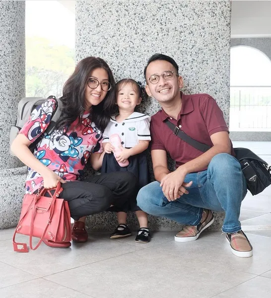 Bersama Thalia, Ruben dan Sarwendah membangun keluarga kecil yang manis. /©instagram.com/sarwendah29