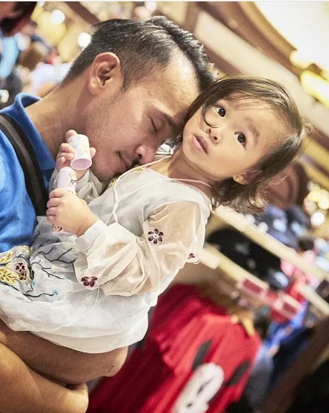 Meski sibuk, Ruben selalu sempakan waktu untuk sang istri dan anaknya. /©instagram.com/ruben_onsu