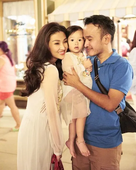 Ruben Onsu dan Sarwendah merupakan pasangan yang disukai oleh publik karena kesederhanaan mereka. /©instagram.com/ruben_onsu