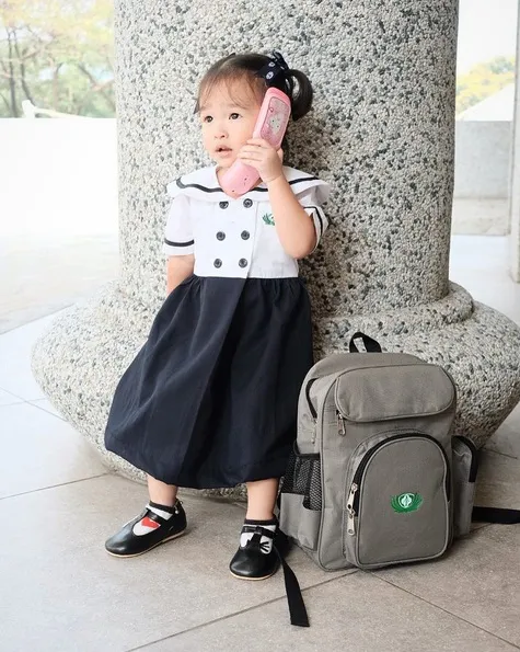 Bikin gemas! Begini gaya Thalia saat kenakan seragam sekolah. /©instagram.com/ruben_onsu