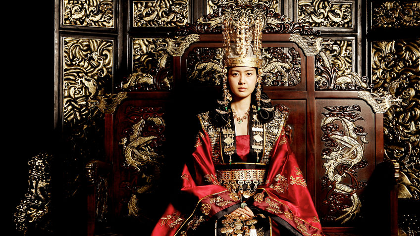 Queen Seon Deok in the drama THE GREAT QUEEN SEON DEOK played by Lee Ye Won © MBC