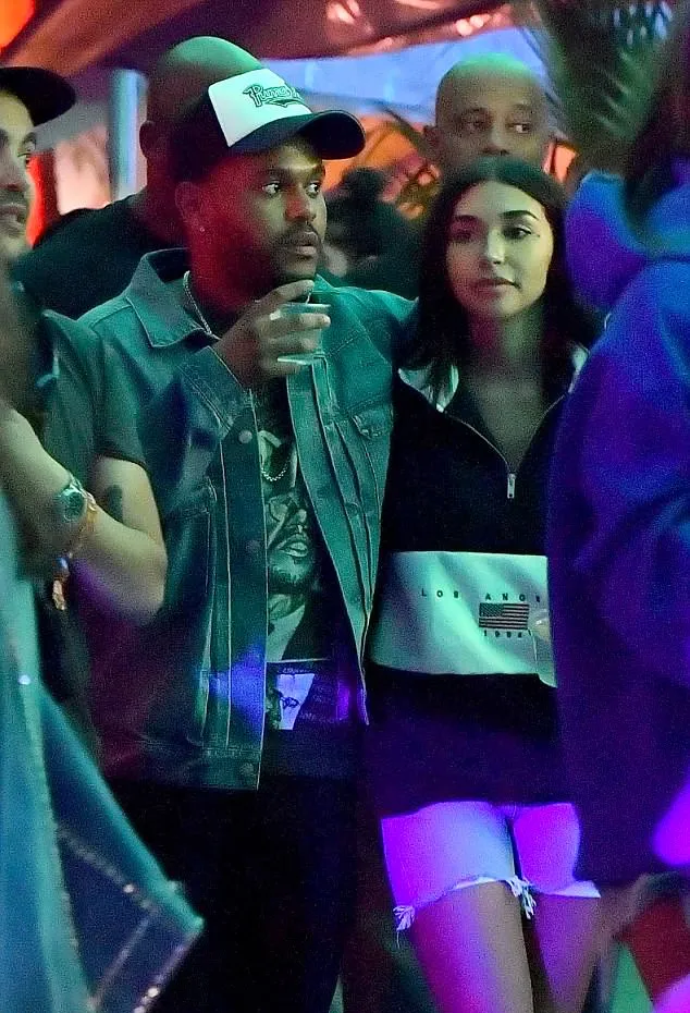The Weeknd dan Chantel cuma berteman kok! © MEGA via dailymail.co.uk