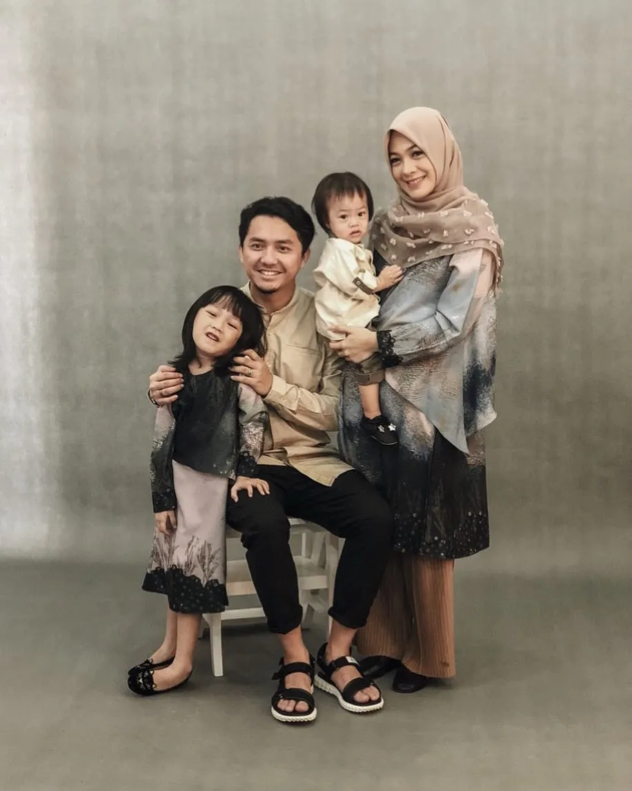 Keluarga Omesh dan Dian Ayu © instagram.com/omeshomesh