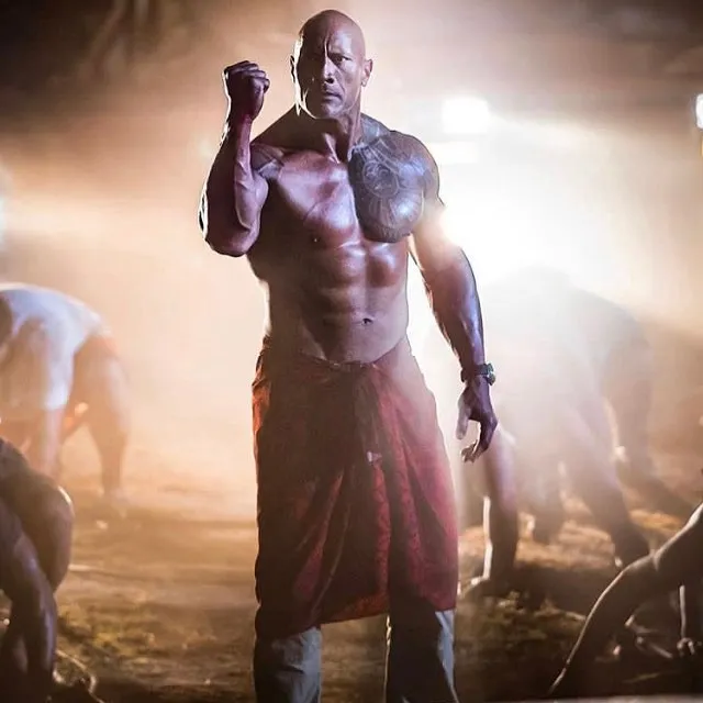 Dwayne Johnson kini jadi mega bintang film aksi di Hollywood