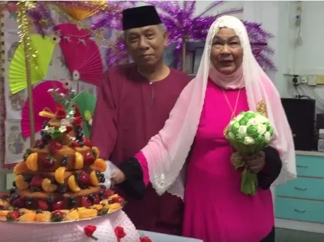 Mariah dan Ismail, pasangan yang menikah di usia senja © Strait Times