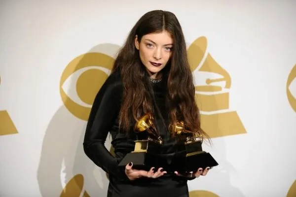Lorde bawa pulang dua penghargaan Grammy tahun ini. ©pressparty 