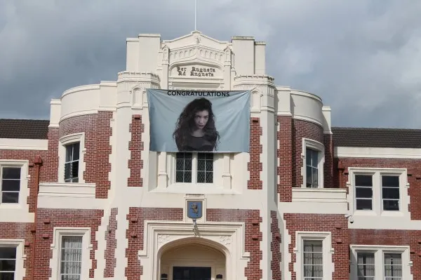 Takapuna Grammar Beri Selamat Untuk Lorde. ©pressparty