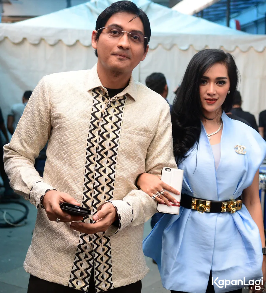 Lucky Hakim dan Tiara Dewi memiliki hewan kurban mereka sendiri-sendiri. ©KapanLagi.com/Bayu Herdianto