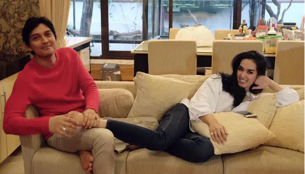 Tiara Dewi tunjukkan kemesraannya dengan sang suami © Instagram.com/tiaradewireal