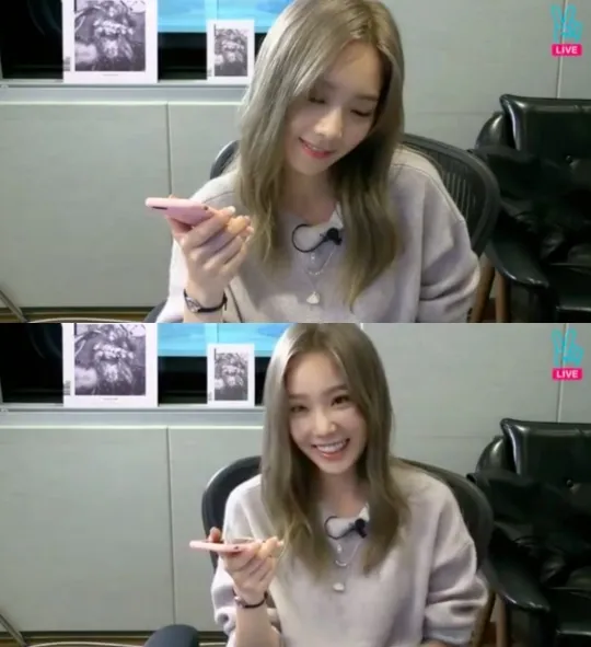 Taeyeon dan Tiffany heboh bareng sebelum album I rilis kemarin. © soompi.com
