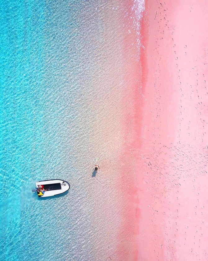 Tengok Keindahan Pantai Merah Muda Di Timur Indonesia