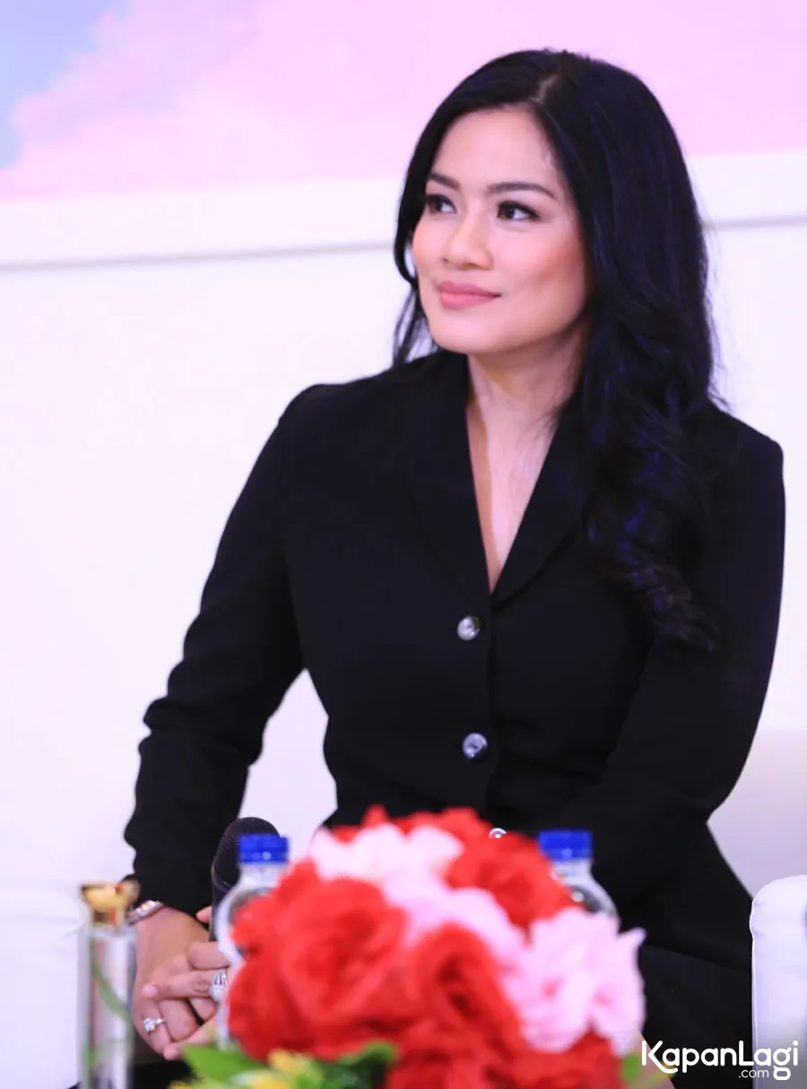 Titi Kamal selalu sedia parfum di mana pun berada © KapanLagi.com®/Agus Apriyanto