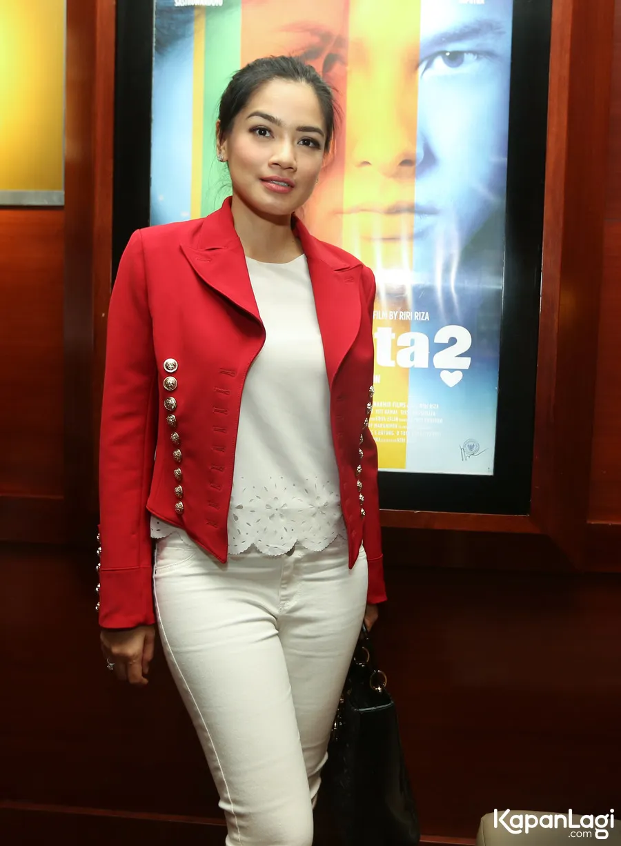 Titi Kamal tak kuasa menahan air matanya saat membaca skrip © KapanLagi.com®/ Budy Santoso