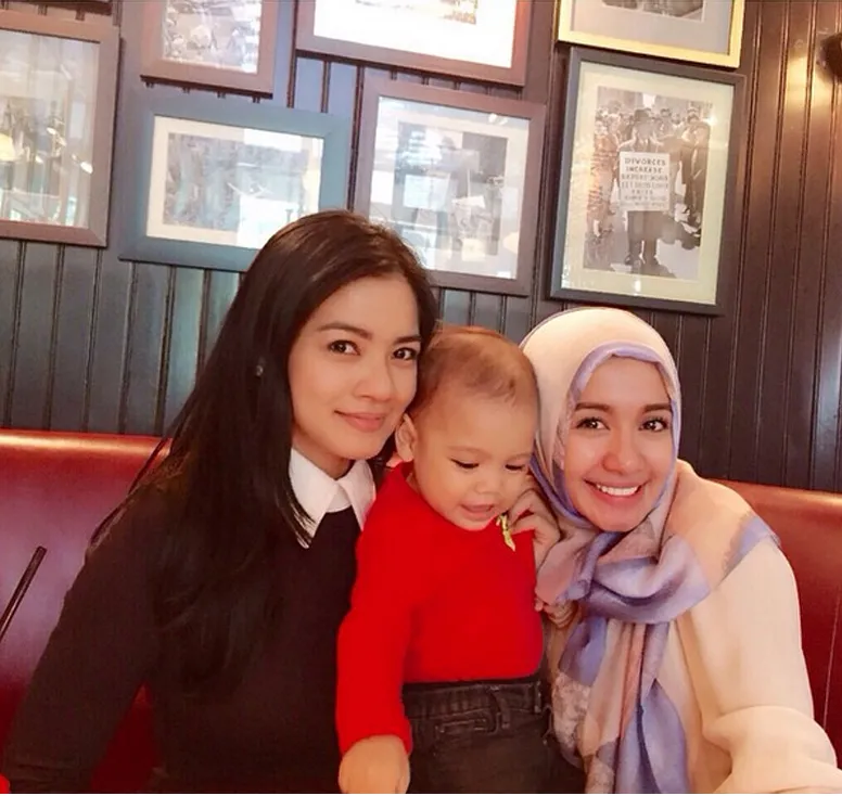 Titi Kamal selfie bareng Baby Juna dan Laudya Cynthia Bella / © instagram.com/titikamal