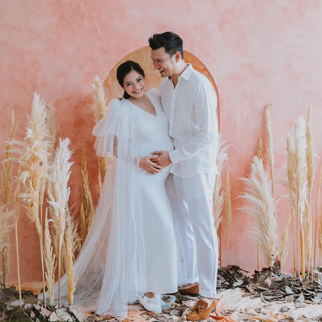 Titi Kamal dan Christian Sugiono merupakan salah satu pasangan artis yang sampai kini tetap mesra dan harmonis. Credit: via instagram.com/titi_kamall