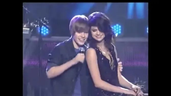 Baby Justin dan Selena di tahun 2009 imut banget ya? © Youtube