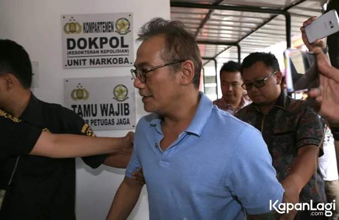 Tio Pakusadewo menerima dakwaan PN Jaksel (30/4) Š KapanLagi.com/Agus Apriyanto