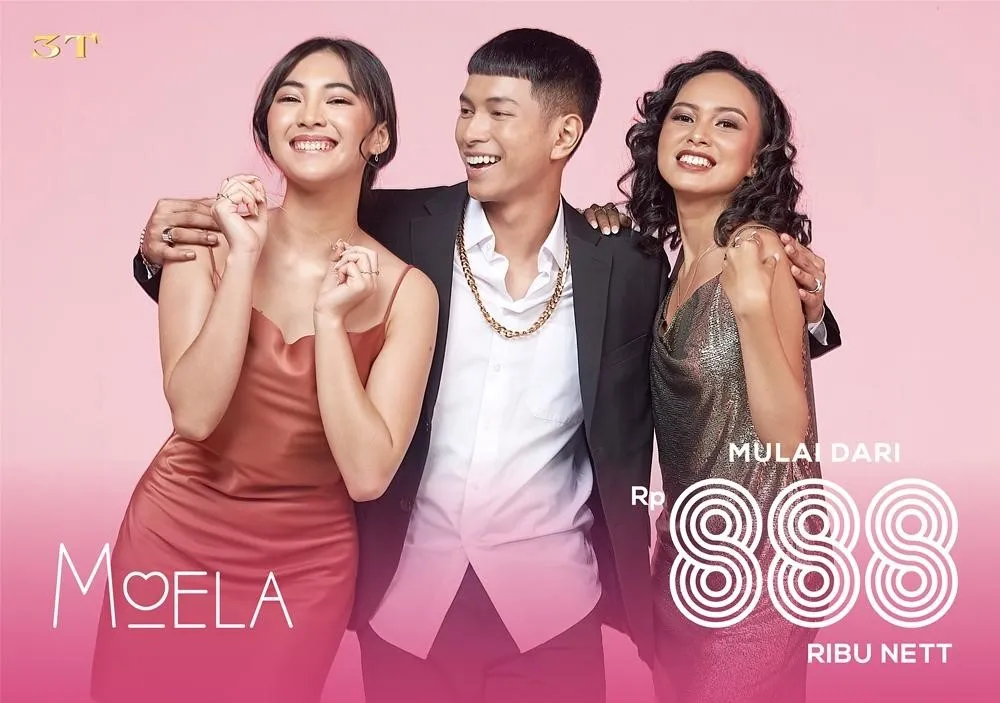 (c) The Palace Jeweler