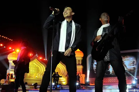 Aksi panggung The Titans