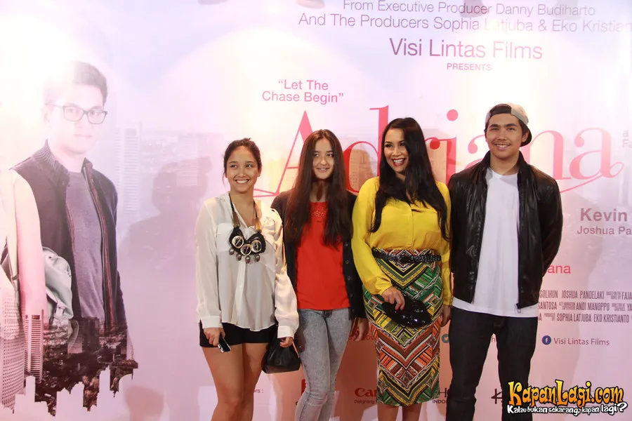 Titi DJ dan ketiga anaknya