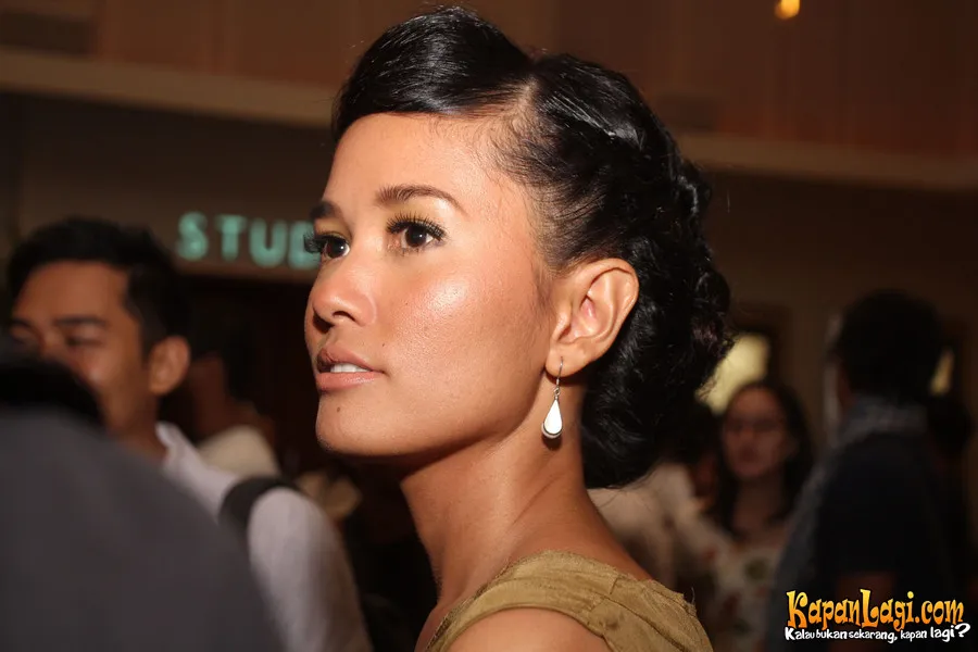 Titi Sjuman diakui oleh sang driver tidak memiliki jadwal khusus untuk berada di rumah.