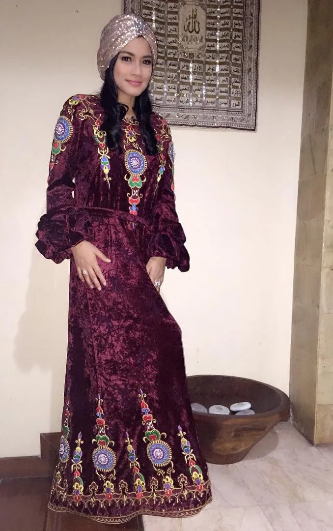 Titi secantik Putri Arab, sepakat? @ instagram.com/titi_kamall