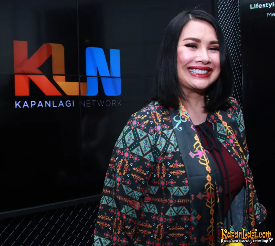 Titi ingin batik diperkenalkan sejak dini © KapanLagi.com®/Muhammad Akrom Sukarya