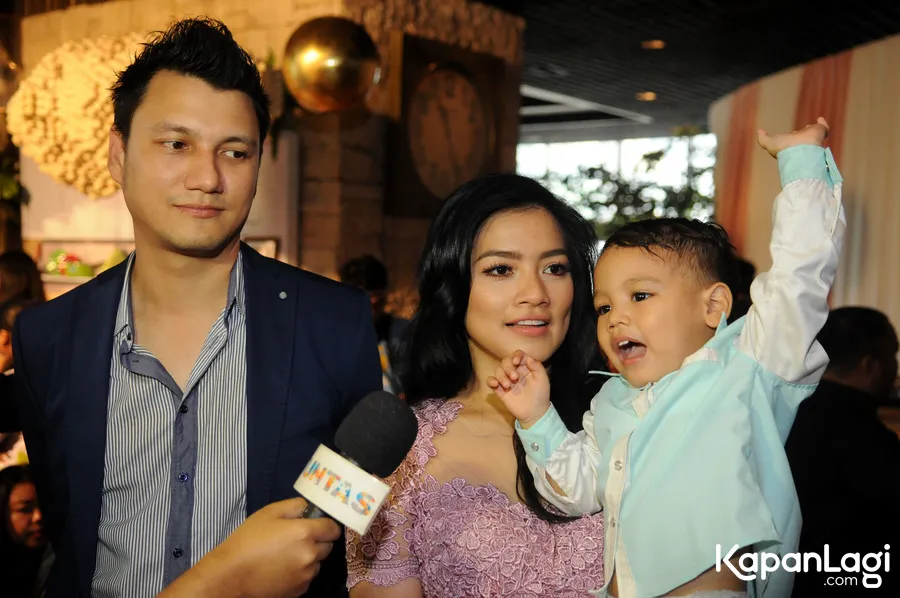 Titi Kamal dan Christian Sugiono sering titipkan Juna saat berduaan © KapanLagi.com®/Bayu Herdianto