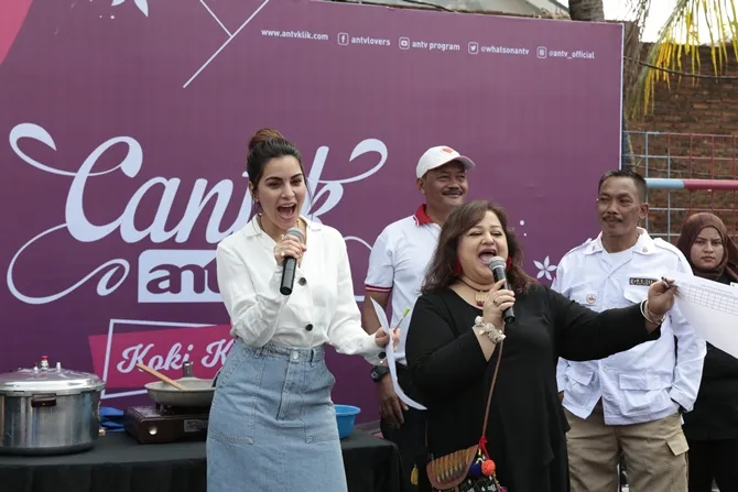 Shradda Arya & Supriya Shukla, pemain 'TAKDIR LONCENG CINTA' © KapanLagi.com/Muhammad Akrom Sukarya