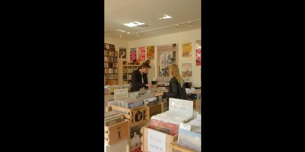 Hollow Coves - Evermore dan Terjemahan