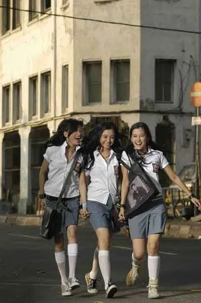 Stella, Katy, dan Biyan