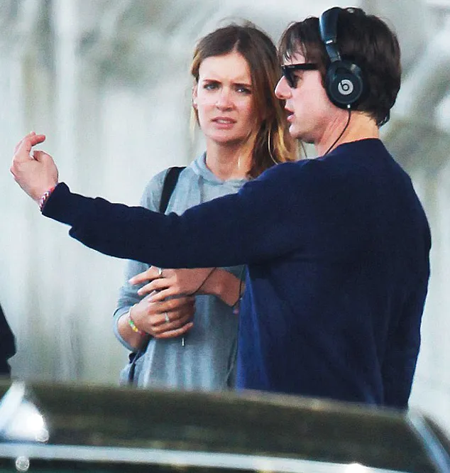 Inilah sosok Emily yang dikabarkan mencuri hati Tom Cruise @ dailymail.co.uk