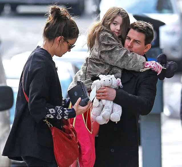 Katie Holmes, Suri Cruise, Tom Cruise @ dailymail.co.uk