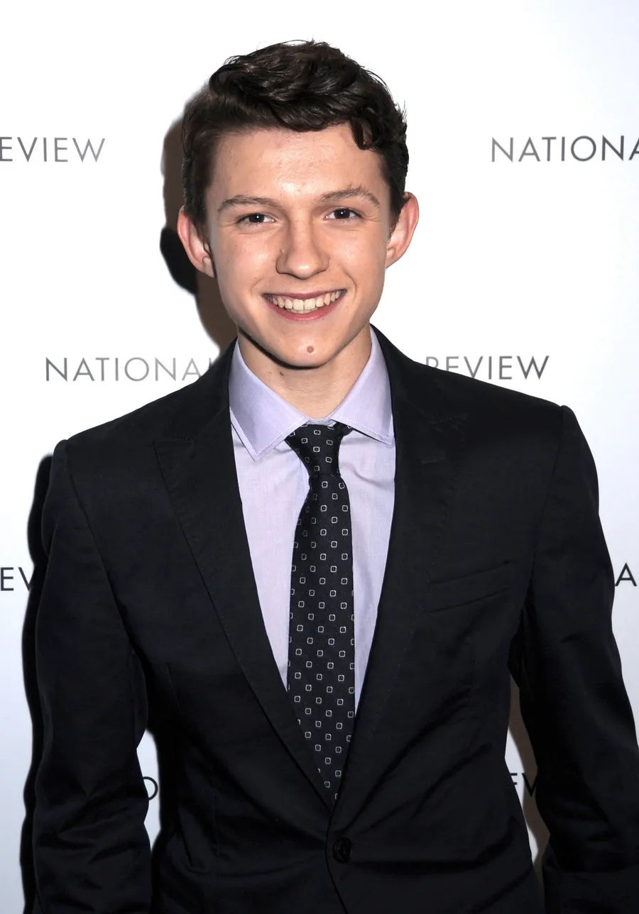 Tom Holland bermain bareng Chris Hemsworth dalam IN THE HEART OF THE SEA/©Splashnews
