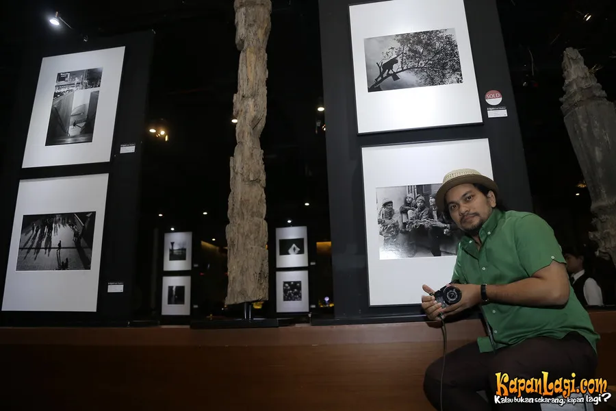 Tompi dan foto-foto analog © KapanLagi.com®/Agus Apriyanto