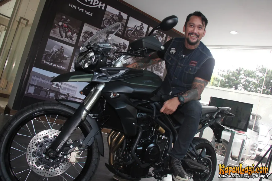 Tora tidak suka touring, tapi ia suka koleksi motor. @KapanLagi.com®/Hendra Gunawan
