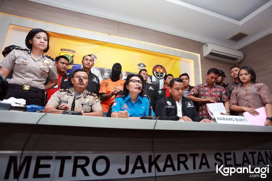 Preskon kasus psikotropika Tora Sudiro. ©KapanLagi.com/Muhammad Akrom Sukarya