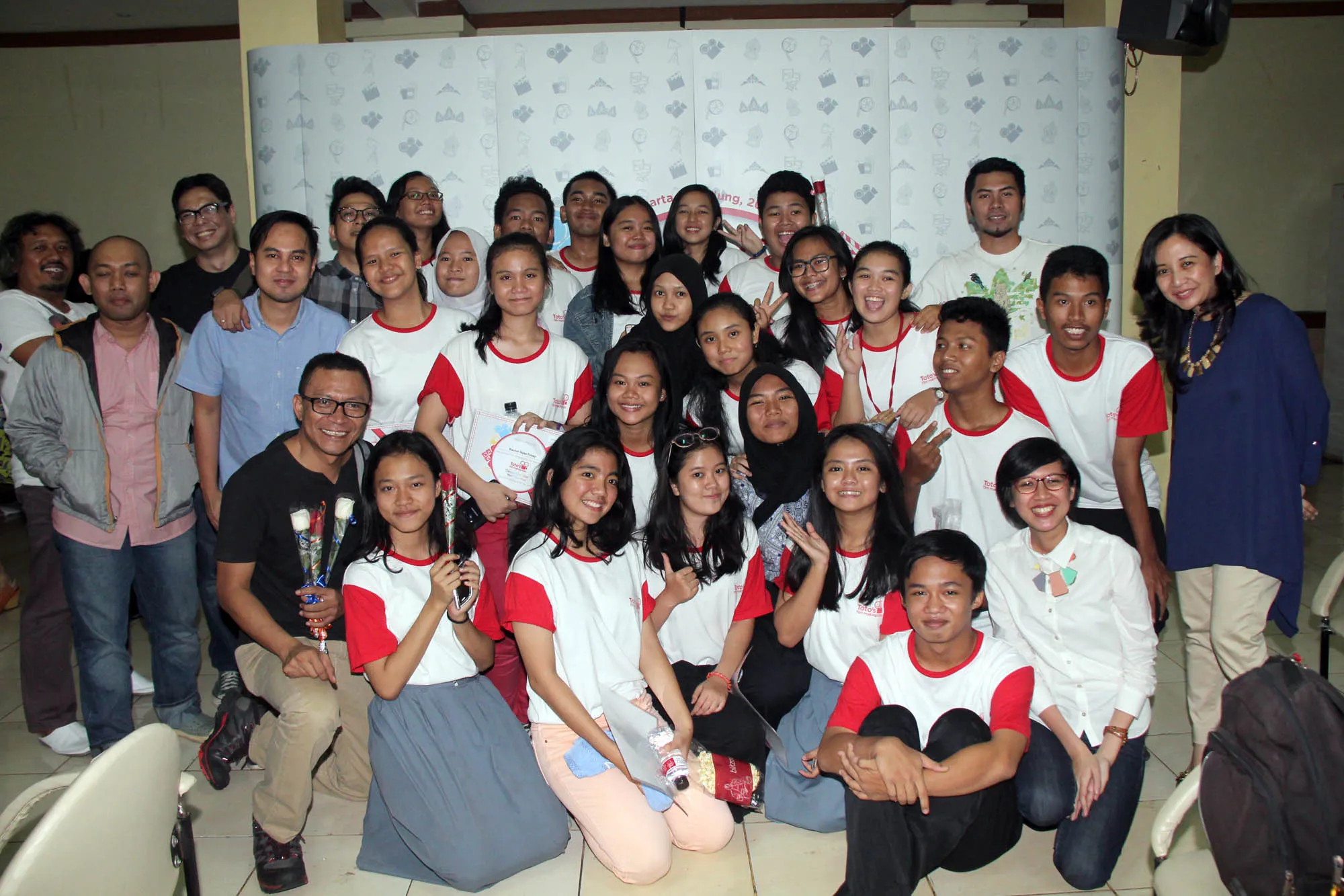 Para siswa SMKN 57 ini telah diberi pelatihan terlebih dulu sebelum mereka menggarap filmnya sendiri. (Hendra Gunawan)