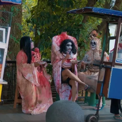 Trailer Perdana 'CONJURIG' Ajak Penonton Dalami Kisah Cosplayer Hantu di Jalanan Bandung