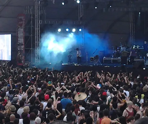 Penampilan The Temper Trap 