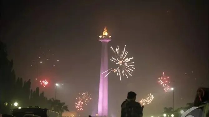 Monas di malam hari (credit: liputan6.com)