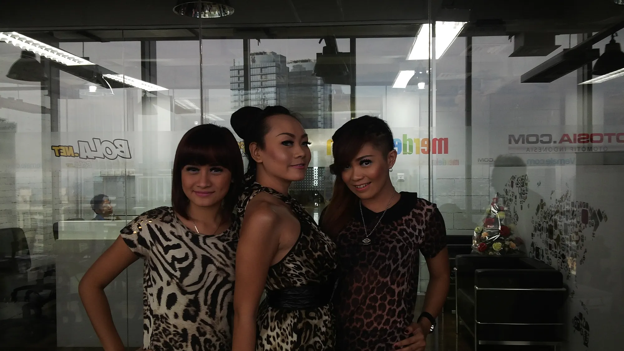 Trio Macan di Kantor KapanLagi.com®